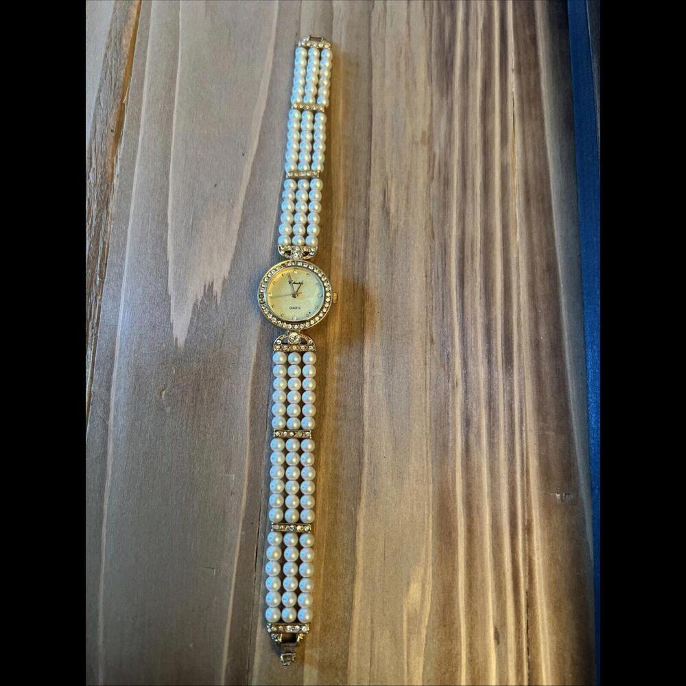 Columbine Pearl Ladies Watch New Battery